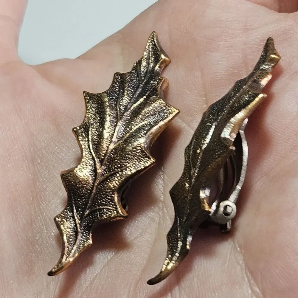 Ballou 1950's Copper Tone Metal Leaf Clip On Earrings Pat. 2583988